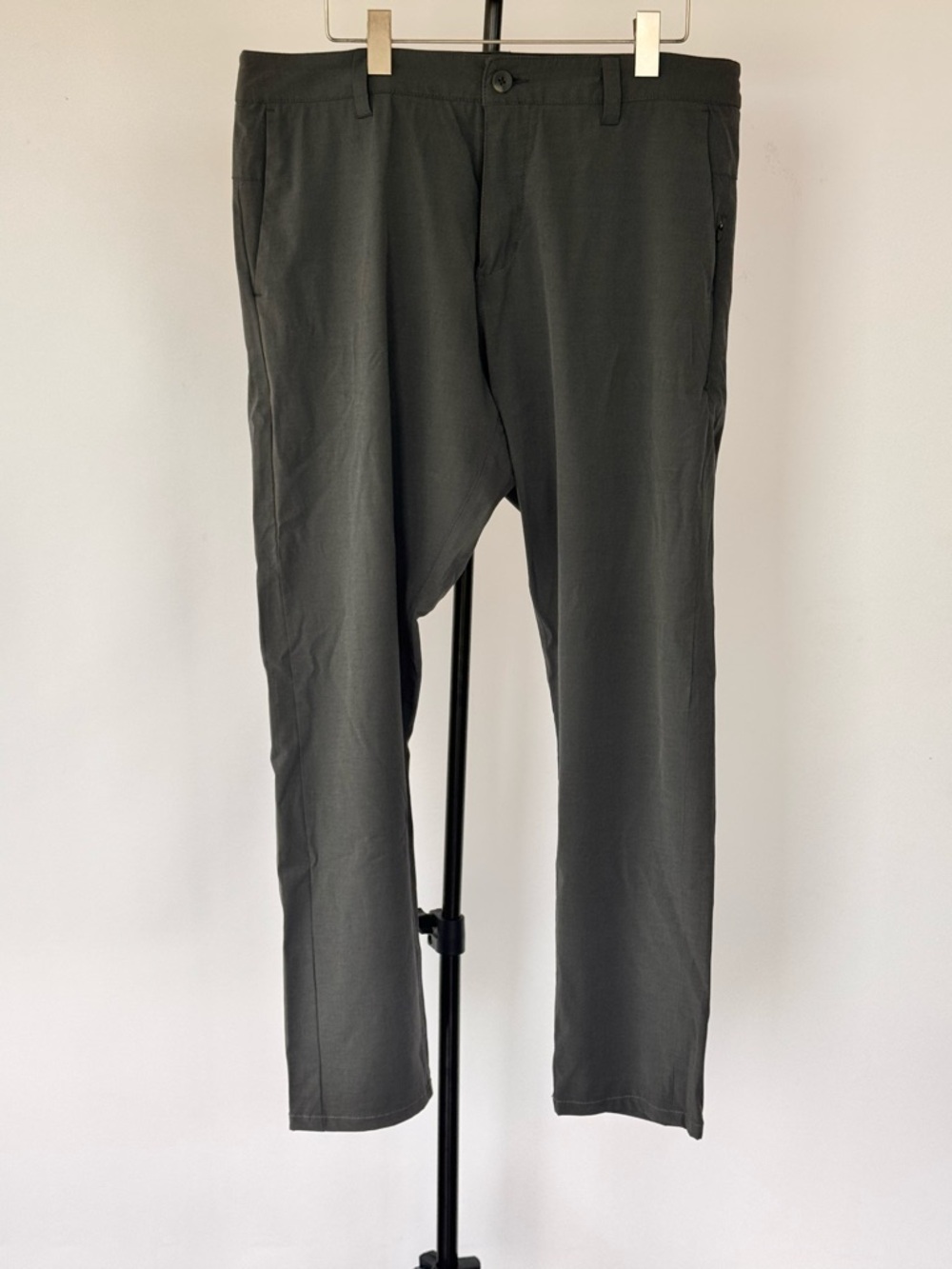 Vuori Men's Dark Charcoal Stretch Chinos